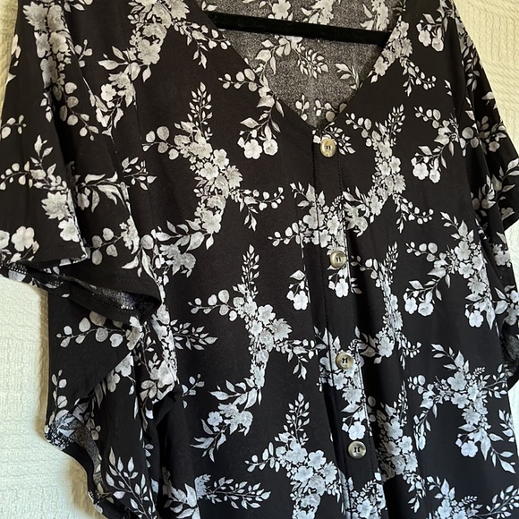 EUC flutter sleeve short sleeve blouse - Picture 7 of 7